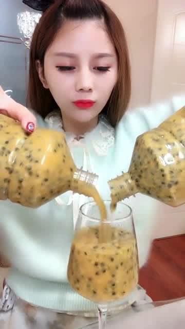 吃货主播吃蛇瓜,吃货主播勇吃蛇瓜，味蕾探险之旅